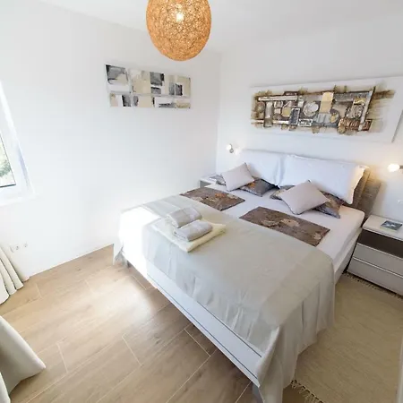 Vesna In * 扎达尔